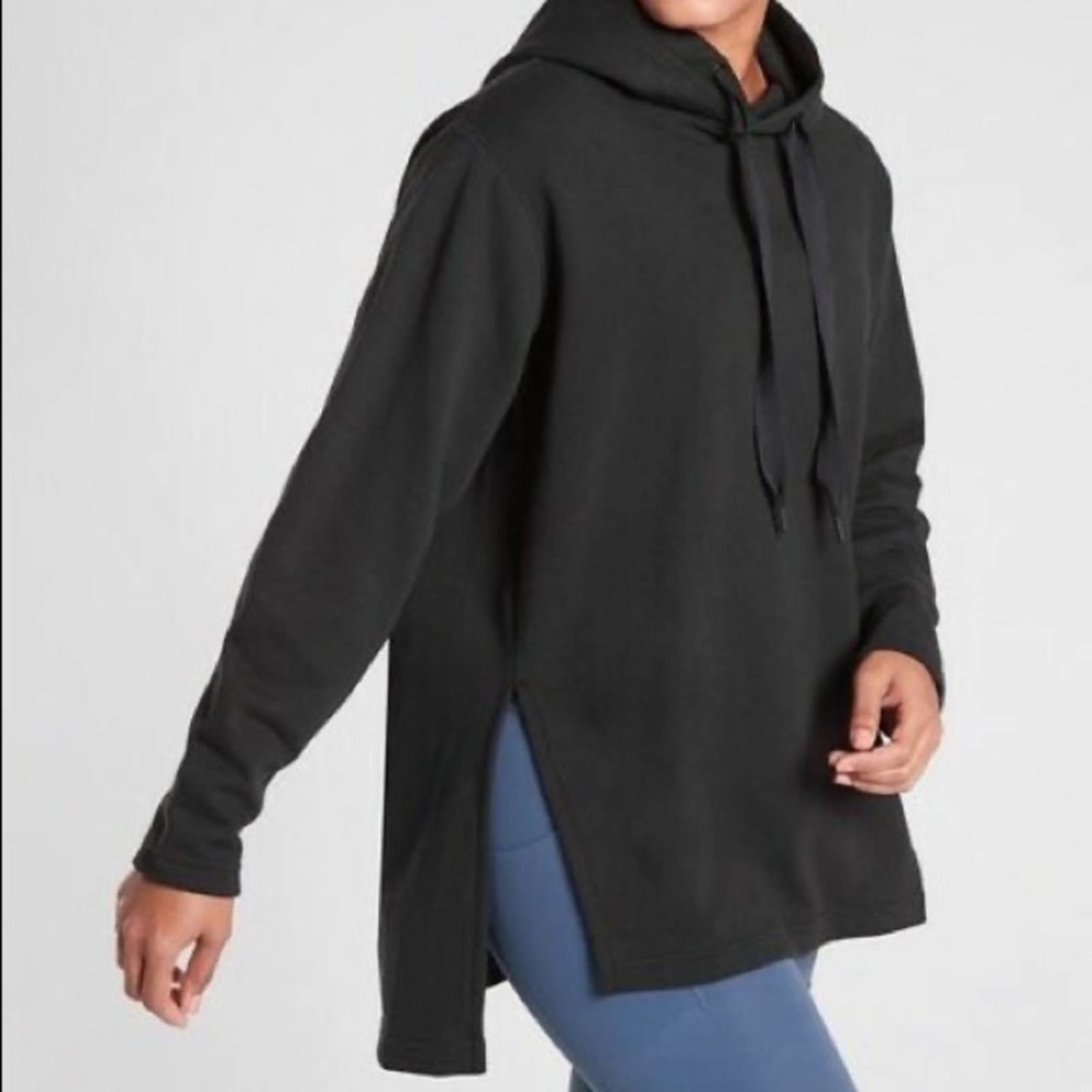 NWT Athleta Black Yogi High Low Sweatshirt! ❤️